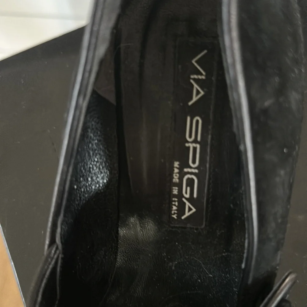 Black suede peep toe Via Spiga platforms size 9 lightly worn. - Picture 5 of 6